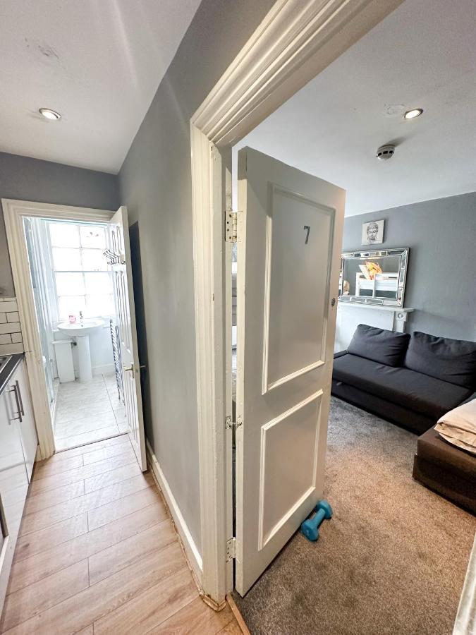 Number 27 Guesthouse Лондон Экстерьер фото